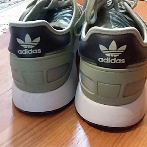 Mens Adidas sneakers - Picture 7 of 9